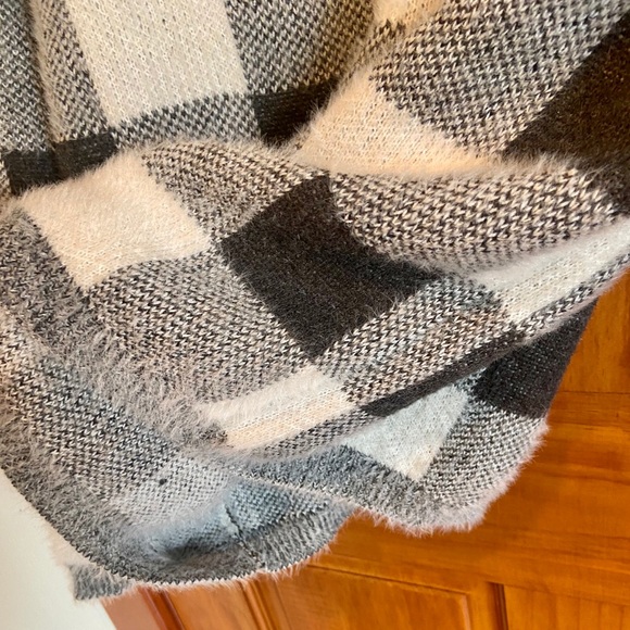 Chelsea & Theodore Buffalo Check Eyelash Sweater - Picture 10 of 10